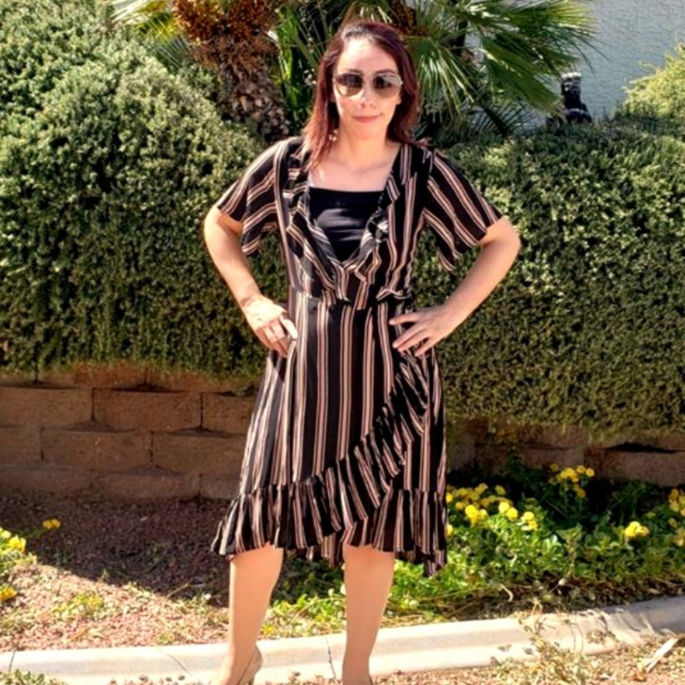 HIGH LOW BLACK STRIPE DRESS - Picture 5 of 6